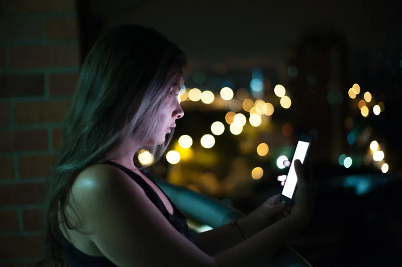 Hooked on Headlines: How the Never-Ending News Feed Is Quietly Breaking American Minds